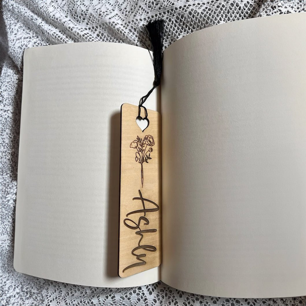 Personalized Bookmark with Birth Flower - Shapelys